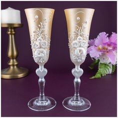 Матовые персиковые бокалы на свадьбу с фигурной ножкой, белыми цветами, узорами и сверкающим бисером Свадебная мечта