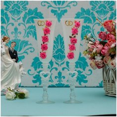 Свадебные бокалы для молодоженов "Первая встреча" с яркими розовыми розами на фигурных ножках Свадебная мечта