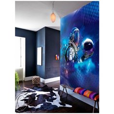Фотообои / Космонавт с планетой / 2 х 2,8 м (Ш х В) Youwall