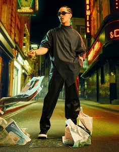 Черная выбеленная ассиметричная oversized-футболка с высоким воротником ASOS DESIGN-Черный цвет