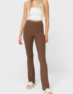 Расклешенные брюки шоколадного цвета в рубчик Stradivarius STR-Коричневый цвет