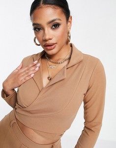 Светло-коричневый укороченный трикотажный блейзер от комплекта Femme Luxe-Коричневый цвет