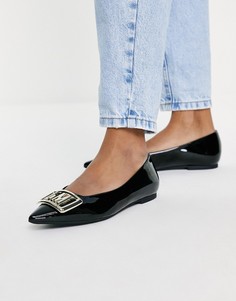 Черные туфли на плоской подошве с заостренным носком и золотистой фурнитурой Love Moschino-Черный цвет