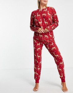 Красный пижамный комплект из лонгслива и джоггеров с принтом в виде оленей из экологичного полиэстера Chelsea Peers