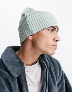 Шалфейно-зеленая шапка-бини в рубчик с широким отворотом ASOS DESIGN-Зеленый цвет