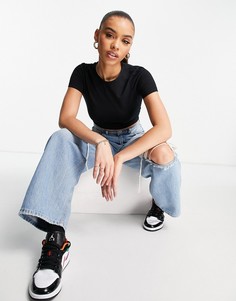 Черная укороченная футболка облегающего кроя ASOS DESIGN-Черный цвет