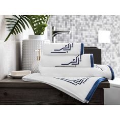 Полотенце Togas Джаспер 50x100 см, белоснежный с темно-синим, 10.00.01.1285