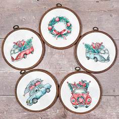 Набор для вышивания пяти сюжетов LetiStitch "Рождественские ретроавтомобили"