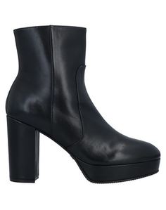 Полусапоги и высокие ботинки Stuart Weitzman