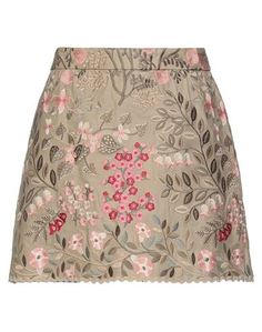 Шорты и бермуды RED Valentino