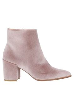 Полусапоги и высокие ботинки Stuart Weitzman