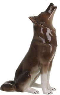 Скульптура. Императорский фарфоровый завод. Волк сидящий. 30 см.