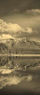 Самоклеющиеся фотообои "Озеро на Алтае", 90x210 см, эффект сепия Фотообои.РФ