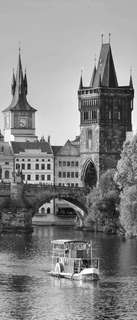 Самоклеющиеся фотообои "Карлов мост, Прага, Чехия", 90x210 см, эффект черно-белый Фотообои.РФ