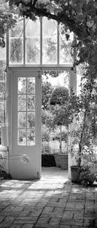 Самоклеющиеся фотообои "Летний сад", 90x210 см, эффект черно-белый Фотообои.РФ