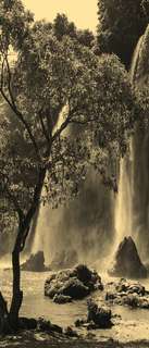 Самоклеющиеся фотообои "Водопад во Вьетнаме", 90x210 см, эффект сепия Фотообои.РФ