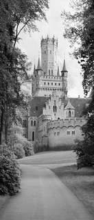 Самоклеющиеся фотообои "Замок в Саксонии", 90x210 см, эффект черно-белый Фотообои.РФ