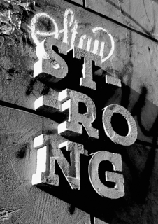 Большой мотивационный постер на стену "Stay Strong BW" 50х70 см без рамы Motivate Me Posters
