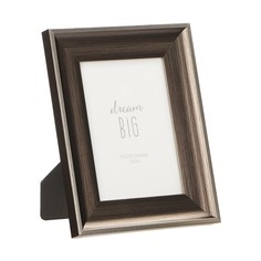 Фоторамка черная Hhg Frames 19,5 х 24,5 х 2,2 см для фото 13 х 18 см No Brand