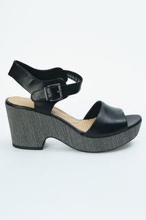 Босоножки женские Clarks 26140113 черные 38 RU