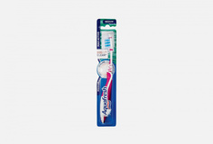 Зубная щетка средней жесткости Aquafresh