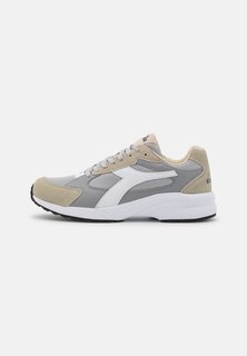 Кроссовки мужские Diadora D-5000 бежевые 9.5 UK