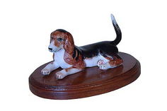 Фарфоровая фигурка KLIMA "Бигль на деревянной подставке", 1шт, 10см (Франция)