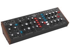 Синтезатор Behringer Model D