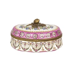 Шкатулка Wah luen handicraft фарфоровая с бронзой 26 х 18 х 16 см