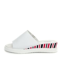 Шлепанцы женские quattrocomforto 40-21WA-356VS белые 37 RU