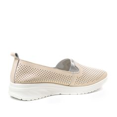 Слипоны женские quattrocomforto 40-21WA-059V бежевые 37 RU