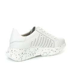 Полуботинки женские quattrocomforto 12-21WA-205VT белые 38 RU