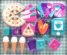 Игрушечный набор посуды ТехноК Kitchen Set с тортом на липучках 109811