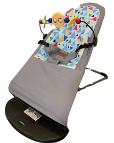 Кресло-шезлонг luxmom LM-123 с естественным покачиванием Треугольники