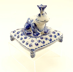 Скульптура Галактика г. Гжель Лягушка на подушке