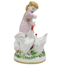Скульптура. Дулевский фарфор. Девочка с курами. 18 см.