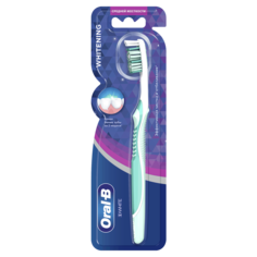 Зубная щетка Oral-B 3D White Whitening средней жесткости