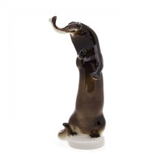Статуэтка, Raritetus, "Выдра с рыбой", фарфор, роспись, ЛФЗ, СССР, 1970-1990 гг. Однажды