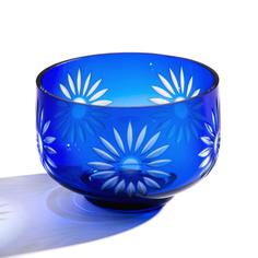 Конфетница, декорированная по тулову ромашками, кобальтовое стекло, гравировка, СССР Однажды