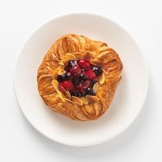 Слойка Самокат Дениш с лесными ягодами, 120 г