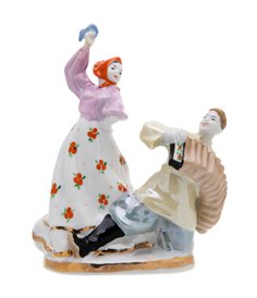 Статуэтка "Гармонист и плясунья", фарфор, ручная роспись, ДФЗ ("Дулево"), СССР, 1967 г. Однажды