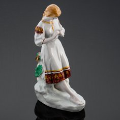 Статуэтка "Любит-не-любит", автор О. Жникруп, фарфор, роспись, ПЗХКП, СССР, 1973-1991 гг. Однажды