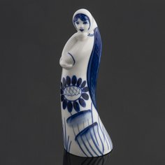 Статуэтка "Девушка с косой", автор Л. П. Азарова, фарфор, Гжель, СССР, 1970-1990 гг. Однажды