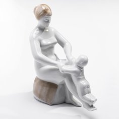 Статуэтка, Raritetus, "Материнство", фарфор, аэрография, СССР, 1970-1980 гг. Однажды