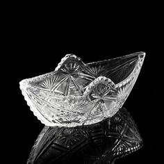 Ваза для конфет в форме ладьи, хрусталь, алмазная грань, СССР, 1970-1990 гг. Однажды