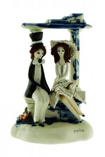Статуэтка фарфоровая "Пара в парке", h=13 см No Brand