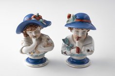 Статуэтки парные в виде мальчика и девочки в синих шляпах, фарфор, Китай, 1970-2000 гг. Однажды