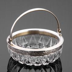 Конфетница круглой формыс ручкой, декорирована растительным орнаментом, серебро 875 пробы Однажды