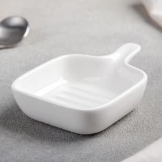 Соусник с ручкой Доляна «Сковорода», 10,5×7,2 см, цвет белый