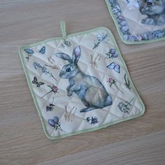 Прихватка Кролик на лужайке Мята